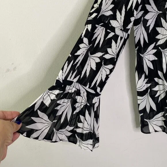 Ann Taylor Blouse Large Long Sleeve Pleated Floral Black & White Split Neck - Picture 4 of 9